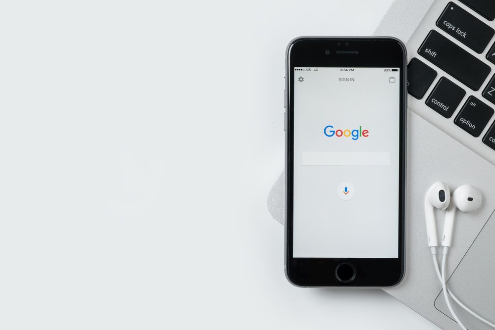 Google mobile search on smartphone